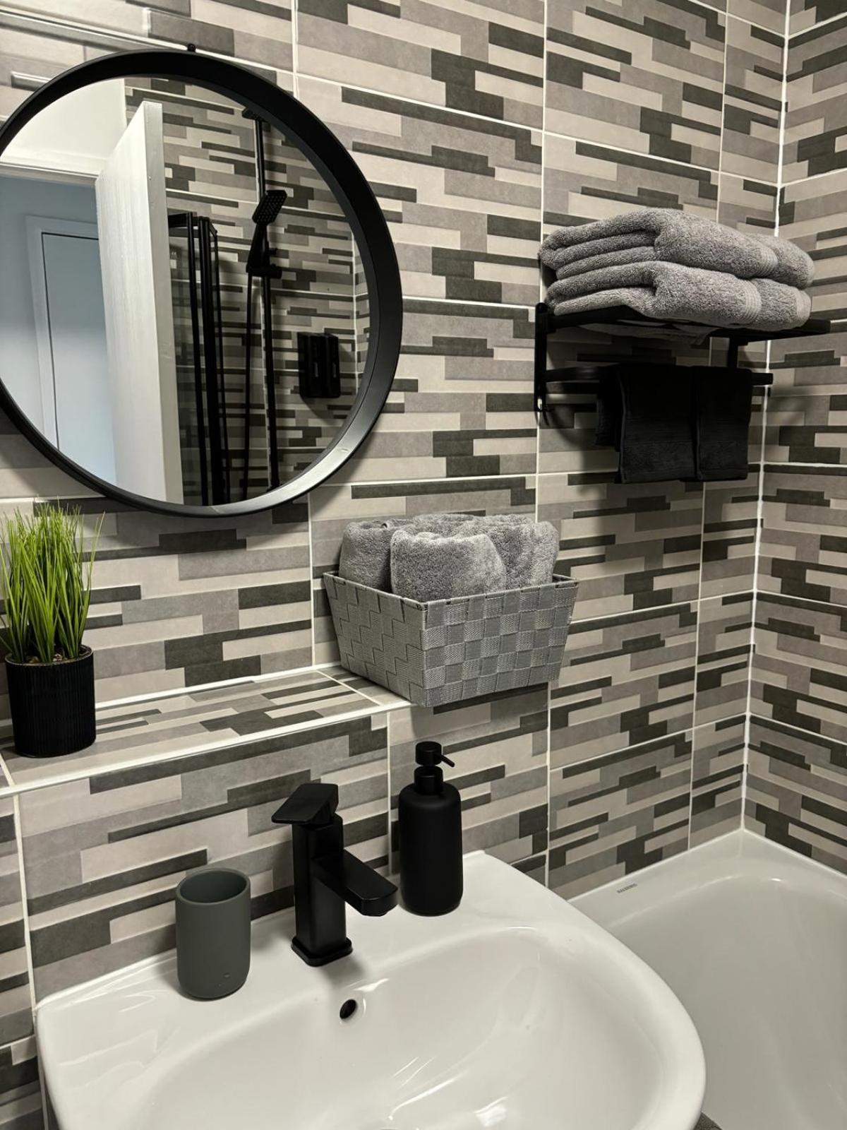 Stylish Home In Linlithgow With Free Parking Exterior foto